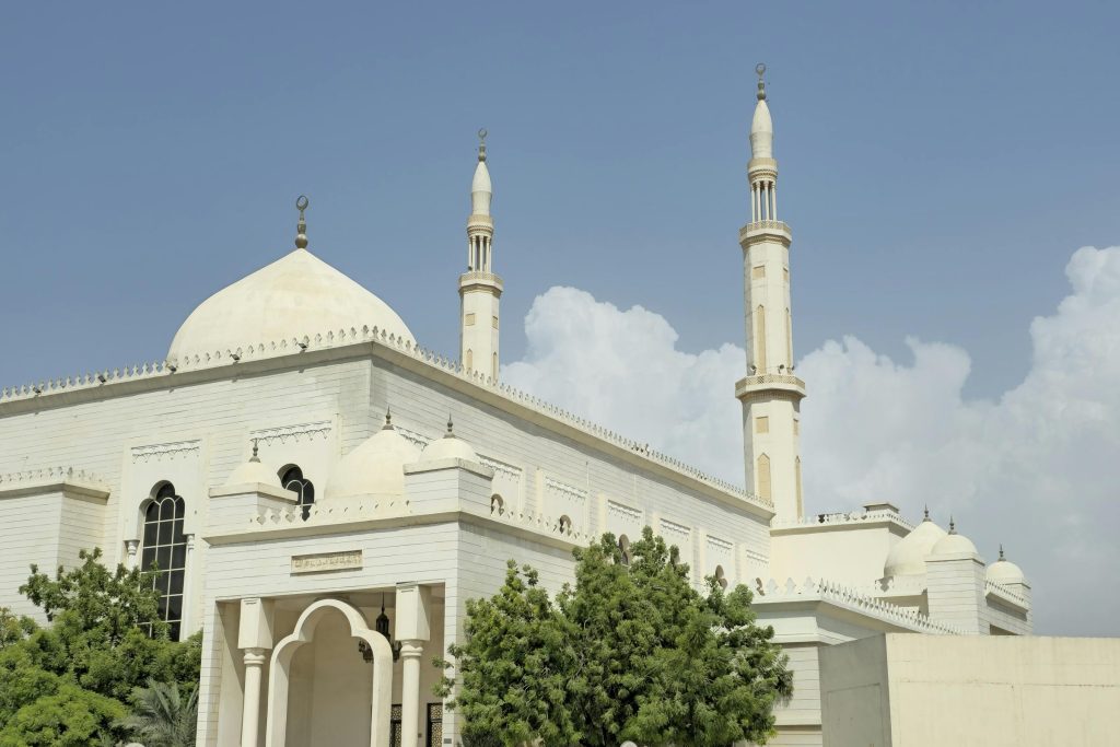 Islamic vs. Conventional Financing: Choosing the Right Loan Provider in Dubai with Insights from Dubai Islamic Bank and Aafaq Islamic Finance - Como solicitar empréstimo no Emirados Árabes