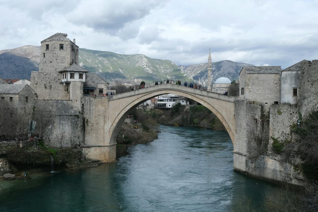 Understanding the Loan Approval Process: Insights from Raiffeisen, ASA Banka, and More in Bosnia and Herzegovina - Como solicitar empréstimo na Bósnia e Herzegovina