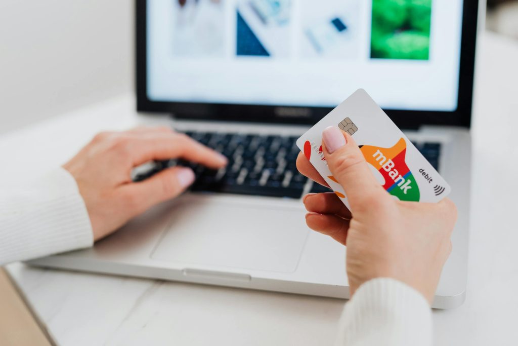 Comparative Review: Top Credit Cards from NatWest, Halifax, and Santander for Everyday Spending - Melhores cartões de credito do Reino Unido
