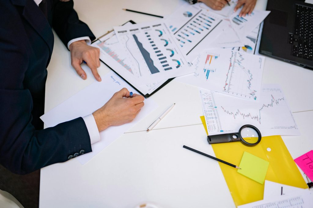 Maximizing Your Borrowing Potential: Expert Insights on Loans from LOXON and Porsche Finance Group Romania - Como solicitar empréstimo na Romênia