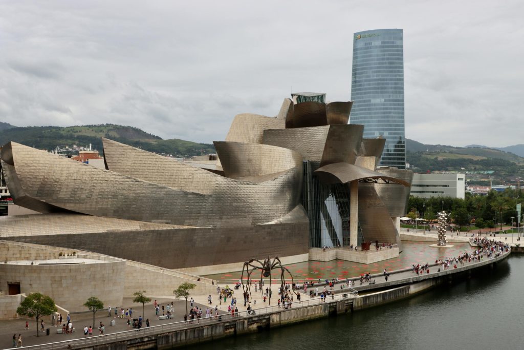 Building Your Future: How to Secure Positions at Iberdrola, Aena, and Other Industry Giants in Spain - melhores oportunidades de emprego na Espanha