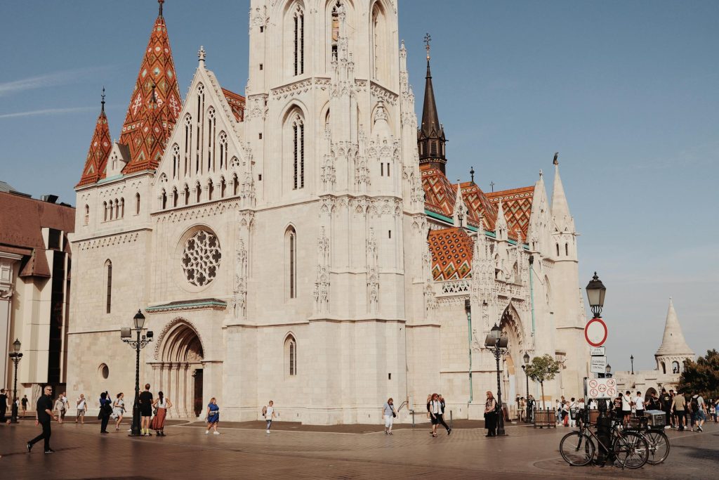 Unlocking Opportunities: The Top Companies Hiring in Hungary for 2023 - Melhores vagas de emprego na Hungria