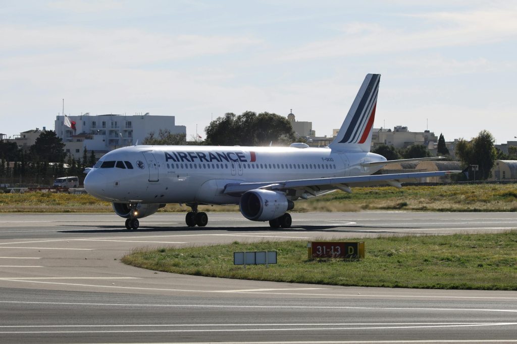 The Future of Employment in France: Insights from Leading Companies like TotalEnergies and Airbus - Melhores oportunidades de emprego na França