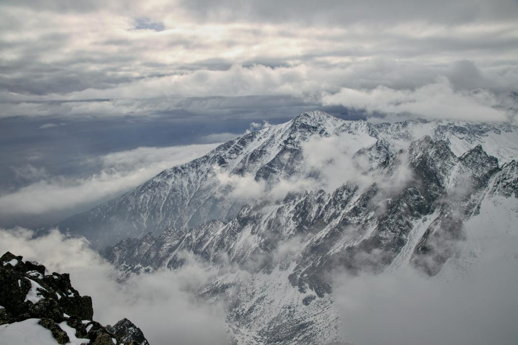 Unlocking High Credit Limits: A Comprehensive Guide to Slovakias Leading Banks - Slovenská sporiteľňa, VÚB, Tatra, ČSOB, and Prima - Como conseguir cartão de crédito com limite alto